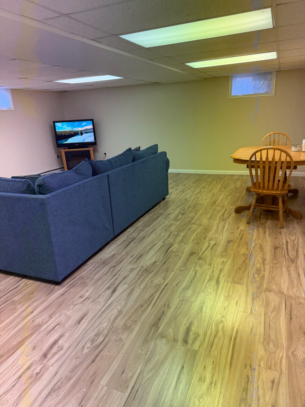 Beautiful Basement Apartment - Photo 8