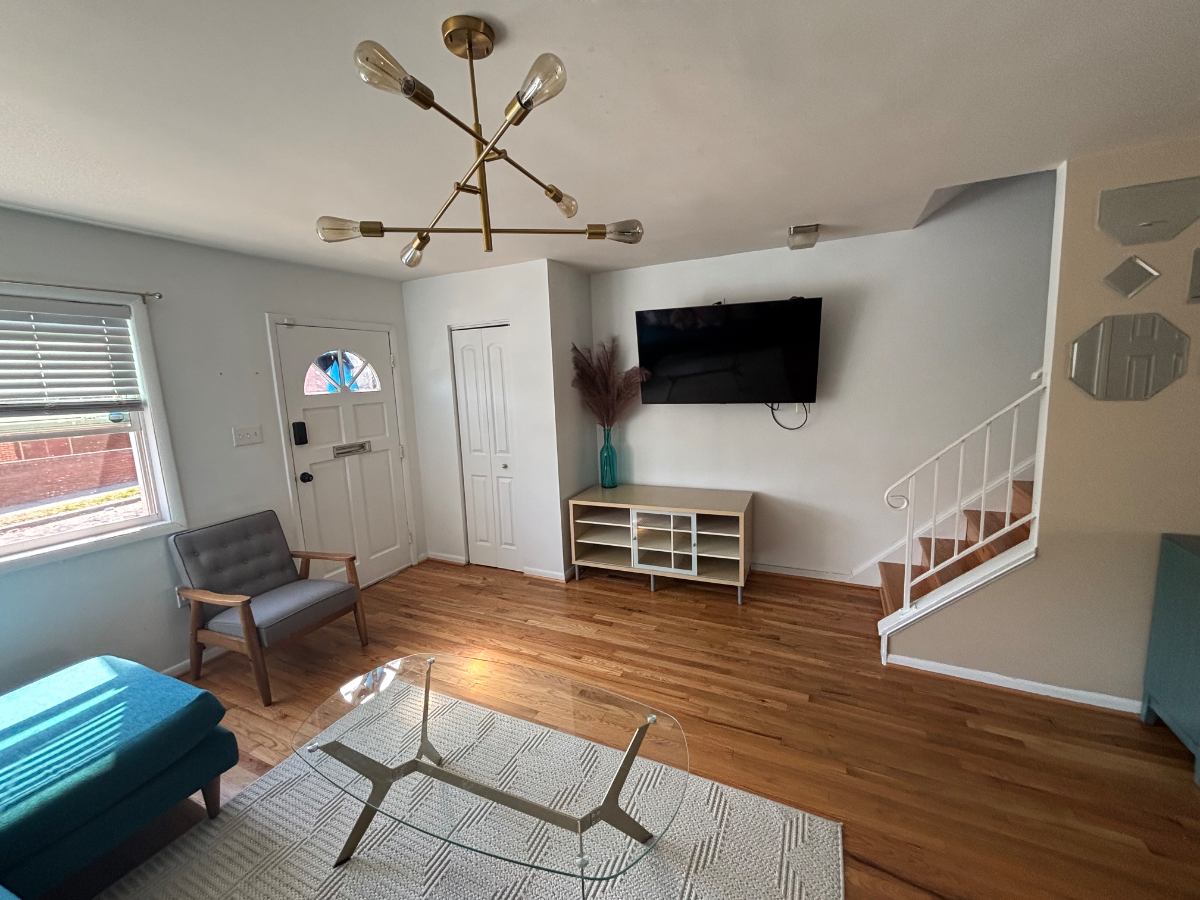 Comfortable 3BR Furnished Home with Open Layout, Cozy Patio, & Easy Transit Access - Photo 2