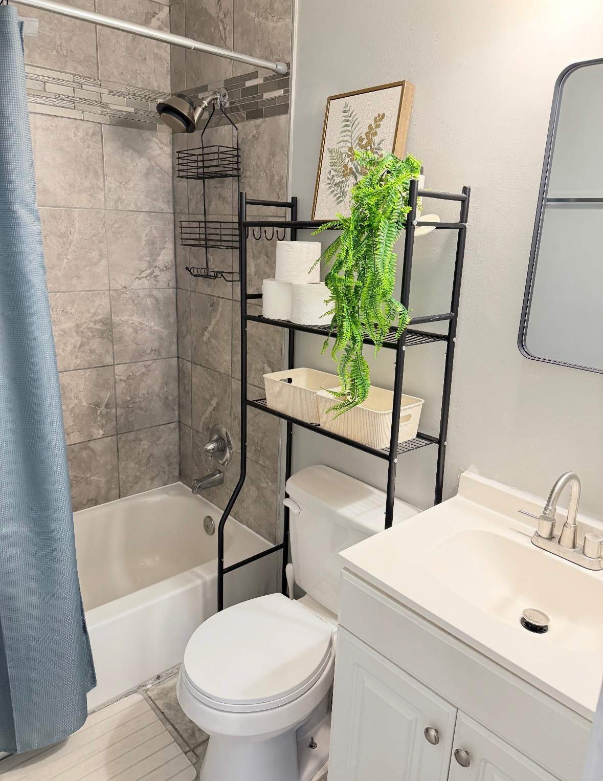 Comfortable 3BR Furnished Home with Open Layout, Cozy Patio, & Easy Transit Access - Photo 5