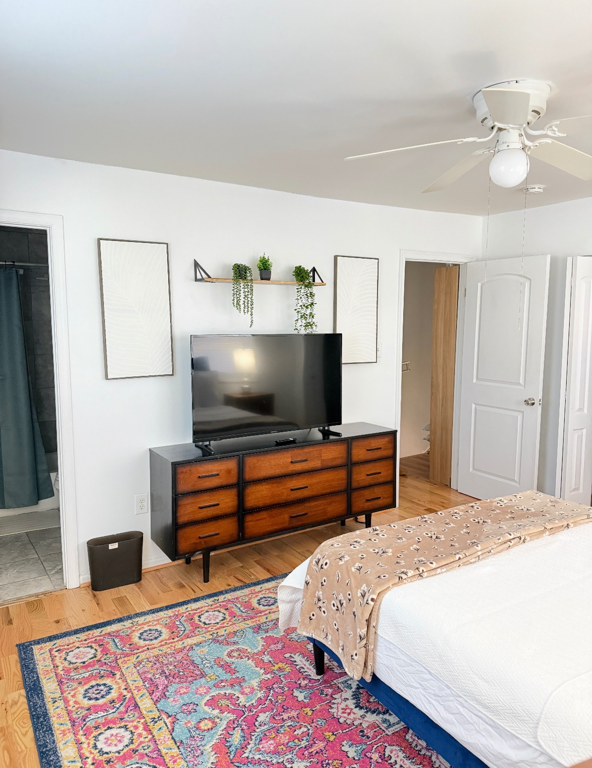 Comfortable 3BR Furnished Home with Open Layout, Cozy Patio, & Easy Transit Access - Photo 6