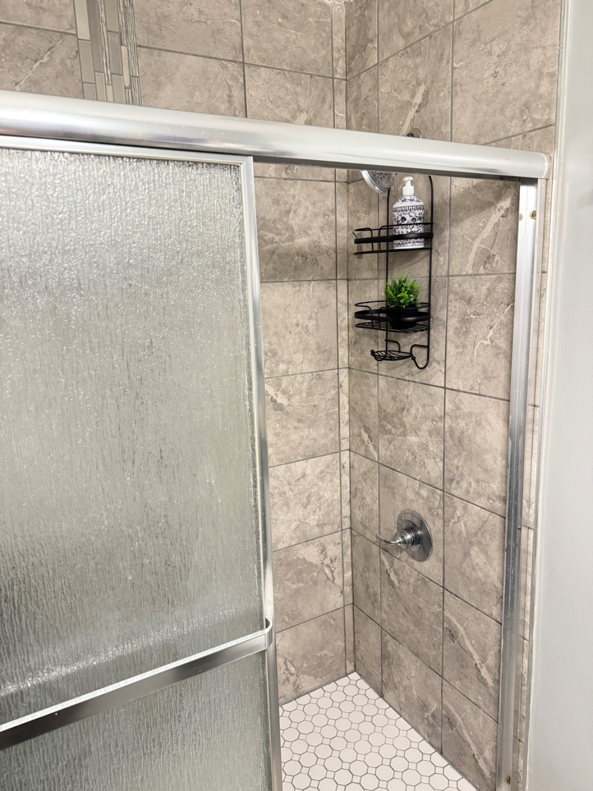 Comfortable 3BR Furnished Home with Open Layout, Cozy Patio, & Easy Transit Access - Photo 8