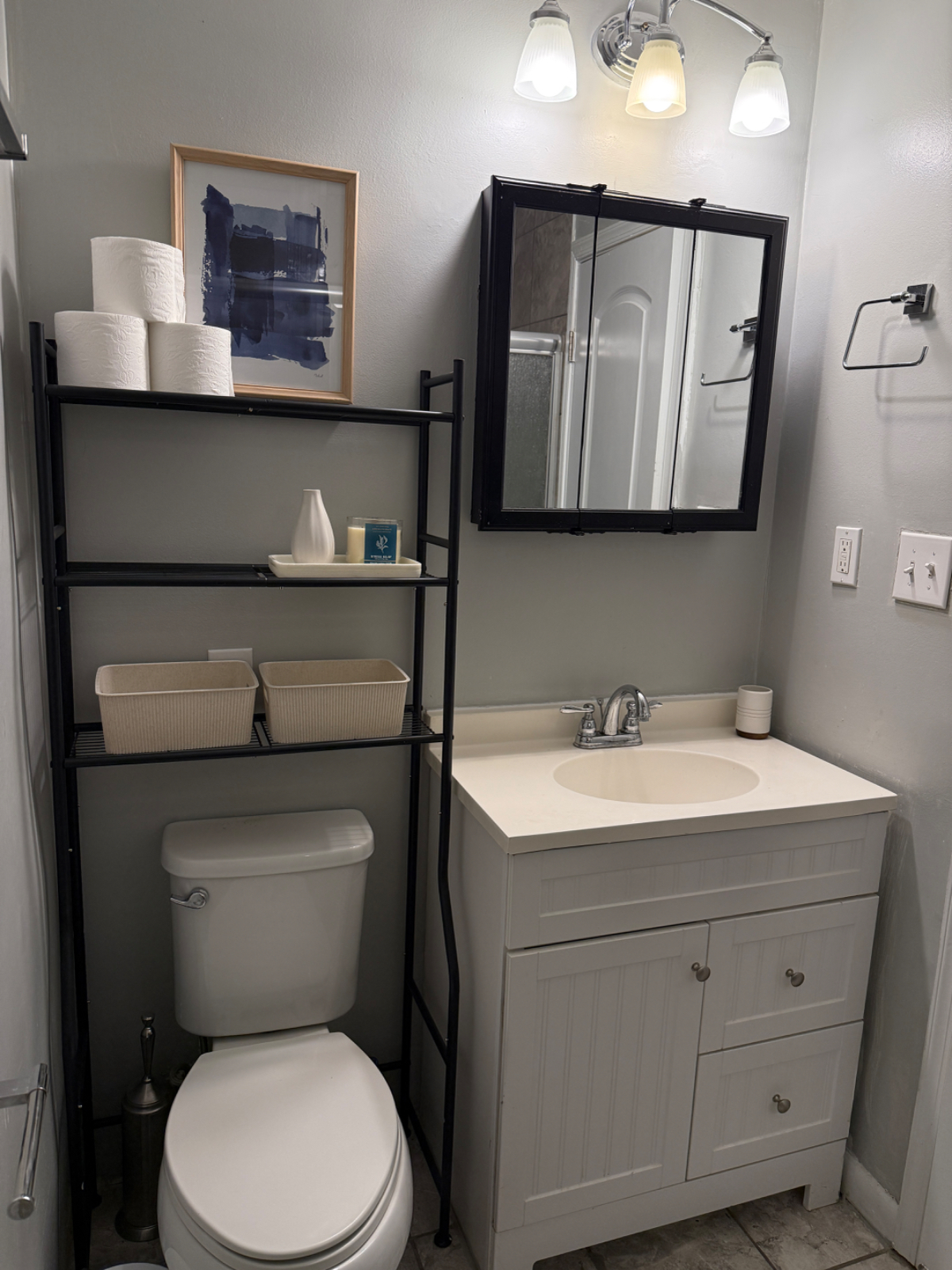 Comfortable 3BR Furnished Home with Open Layout, Cozy Patio, & Easy Transit Access - Photo 9