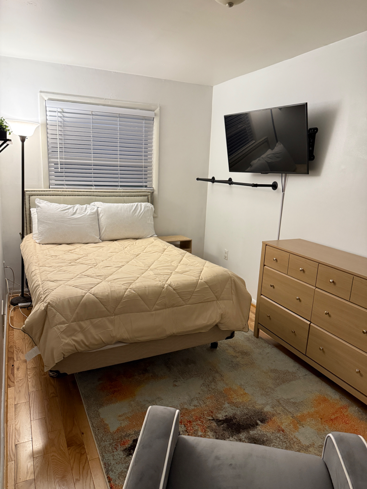 Comfortable 3BR Furnished Home with Open Layout, Cozy Patio, & Easy Transit Access - Photo 12