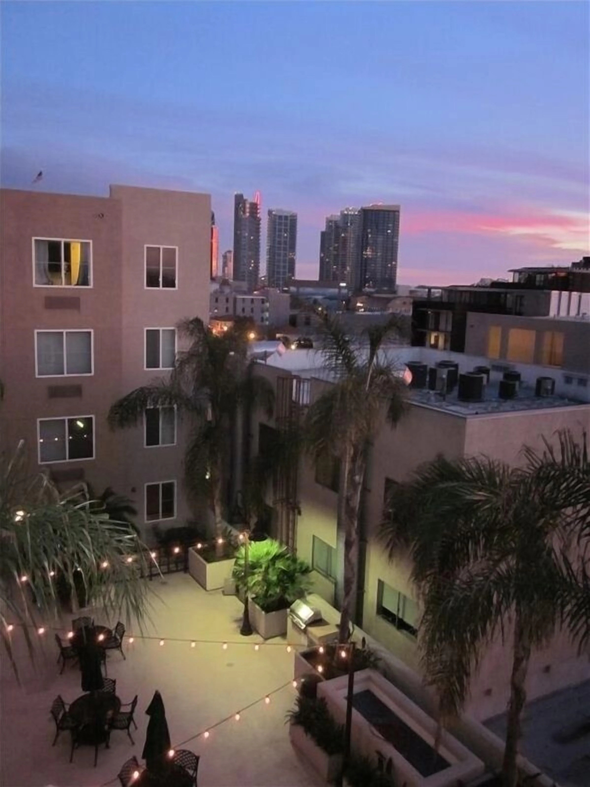 Little Italy Top Floor Condo - Quiet Corner Unit in the Heart of Little Italy with easy freeway and publc transit access - Photo 2