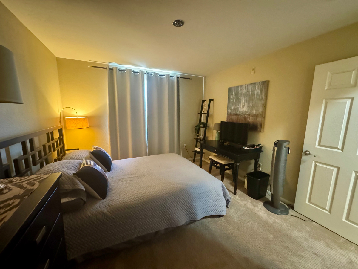 Little Italy Top Floor Condo - Quiet Corner Unit in the Heart of Little Italy with easy freeway and publc transit access - Photo 4