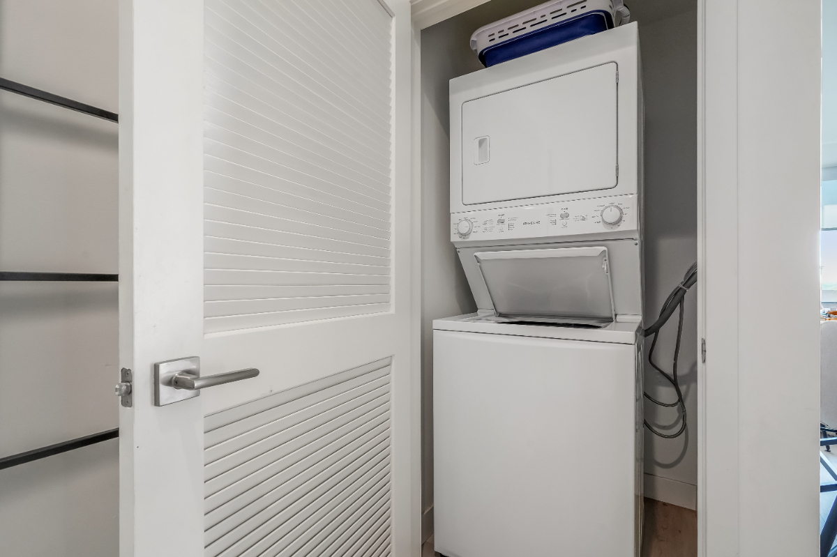 5 min to Cedars - Ideal for Travel Nurses -Parking & W/D - Photo 6