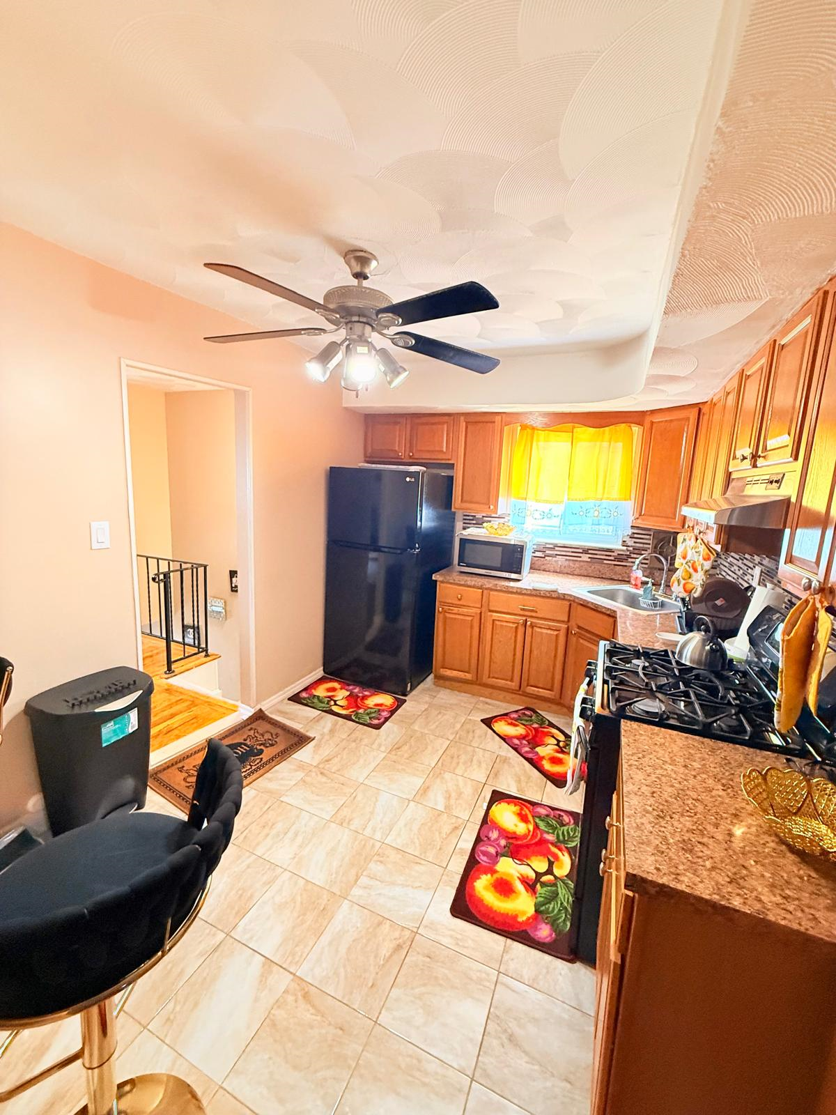 Spacious 3 Bedroom Home Near Green Acres And Penn Station Access - Photo 6