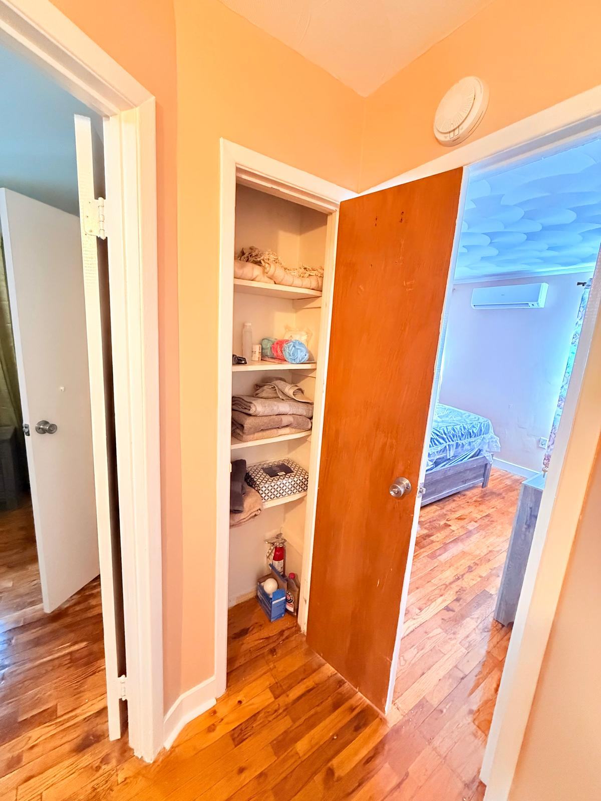 Spacious 3 Bedroom Home Near Green Acres And Penn Station Access - Photo 10