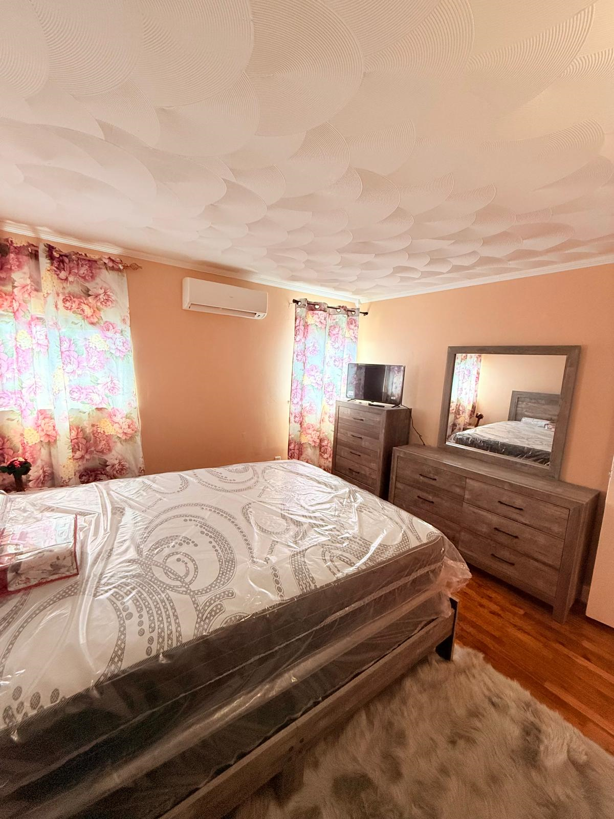 Spacious 3 Bedroom Home Near Green Acres And Penn Station Access - Photo 9