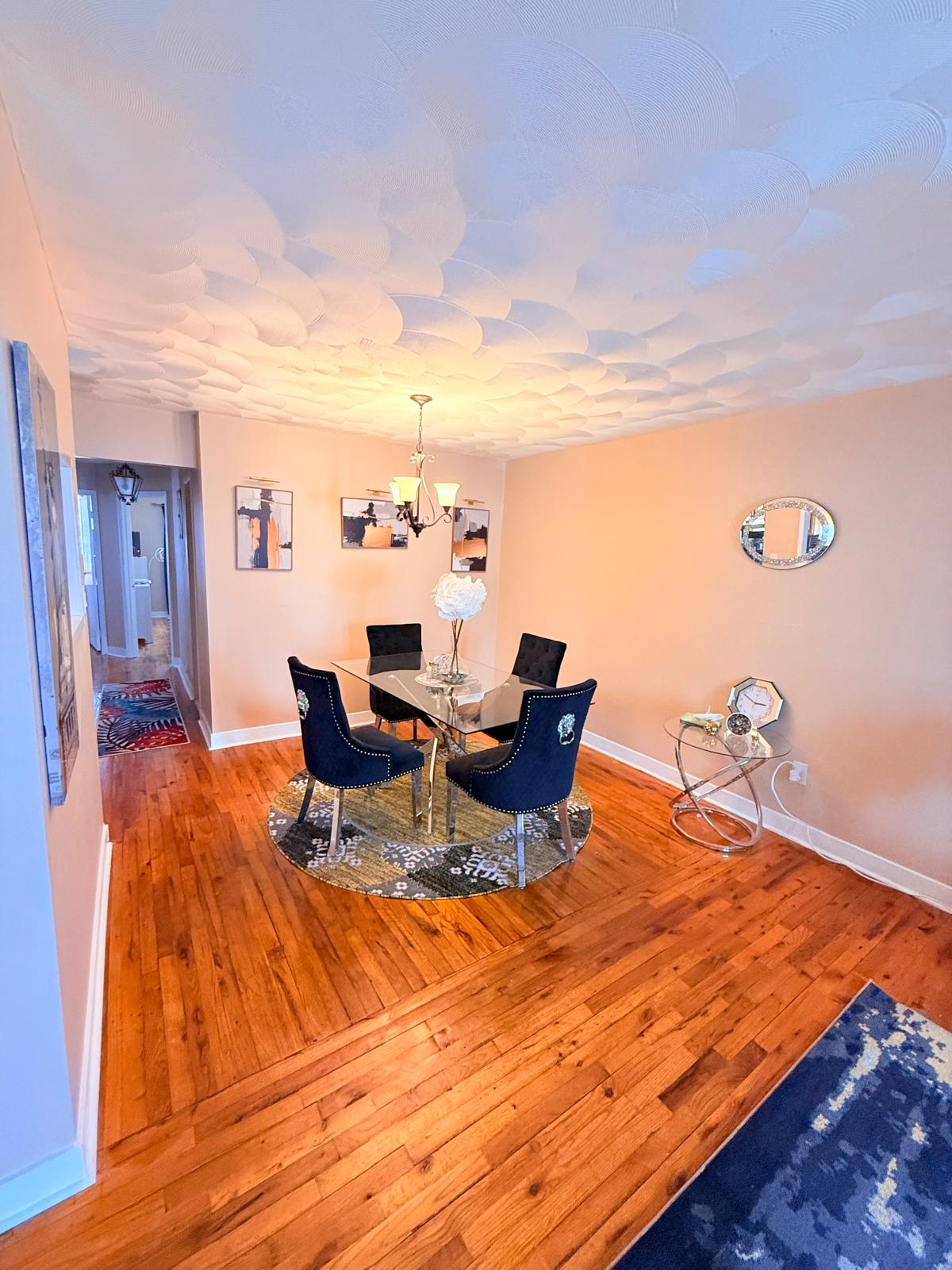 Spacious 3 Bedroom Home Near Green Acres And Penn Station Access - Photo 3