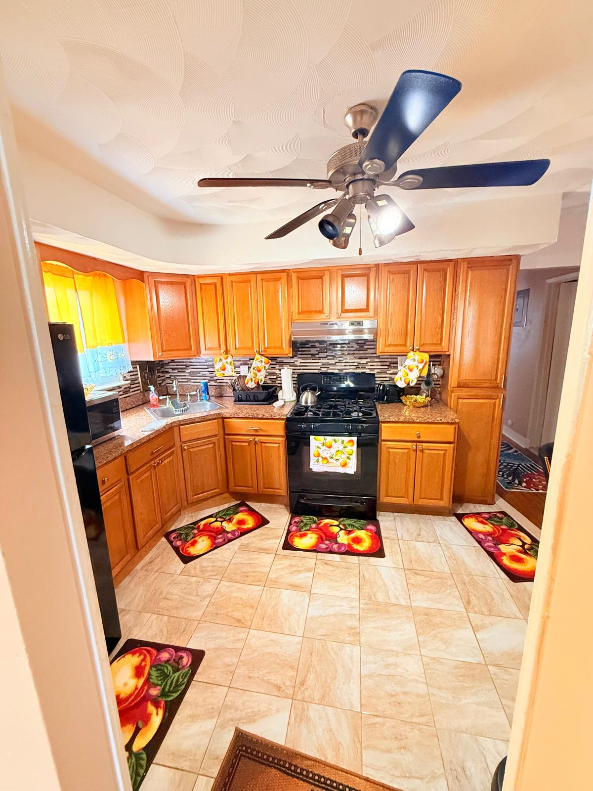 Spacious 3 Bedroom Home Near Green Acres And Penn Station Access - Photo 5