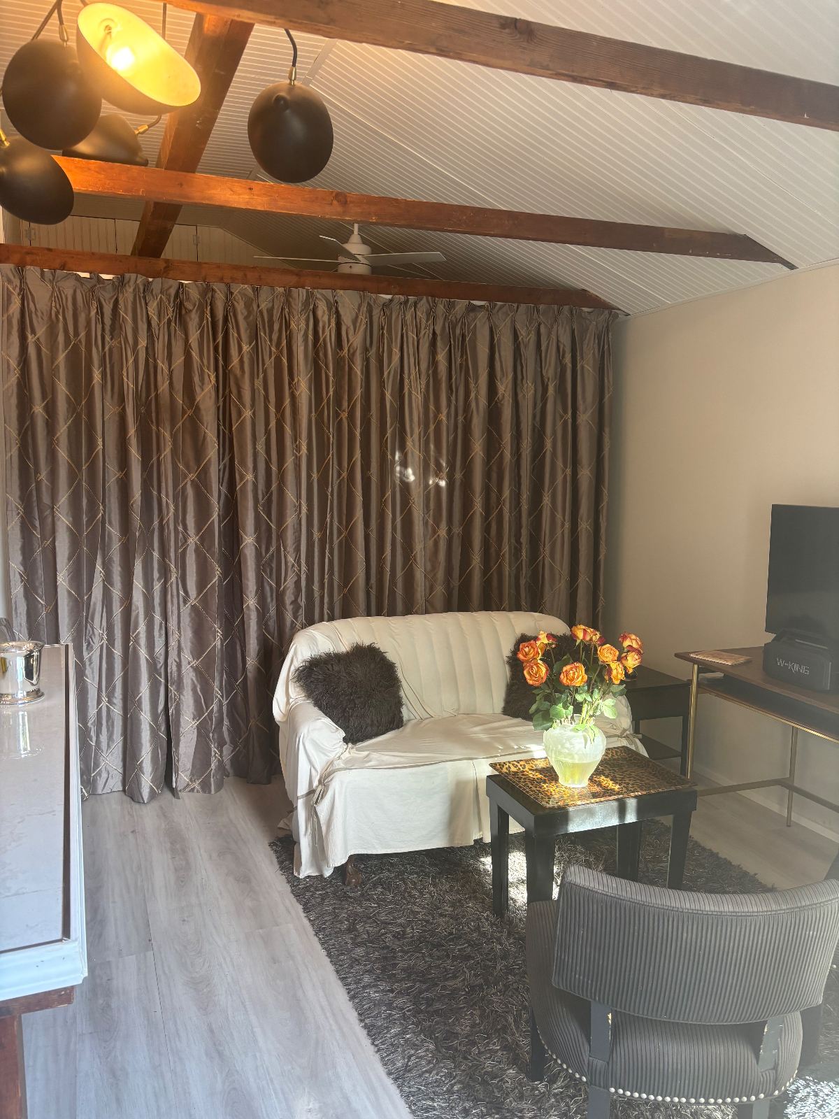 Urban Luxury Cottage with Quiet Garden - Photo 4