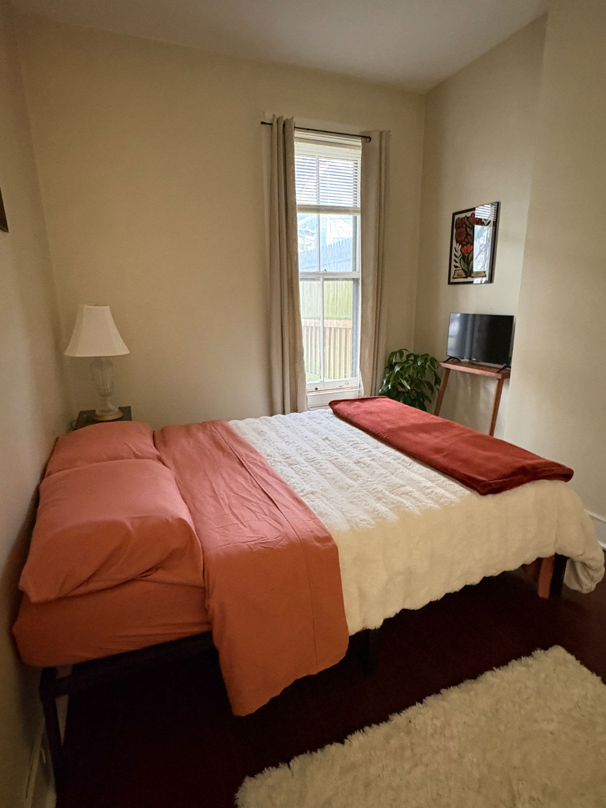 Private Bedroom in Center Square - Photo 1