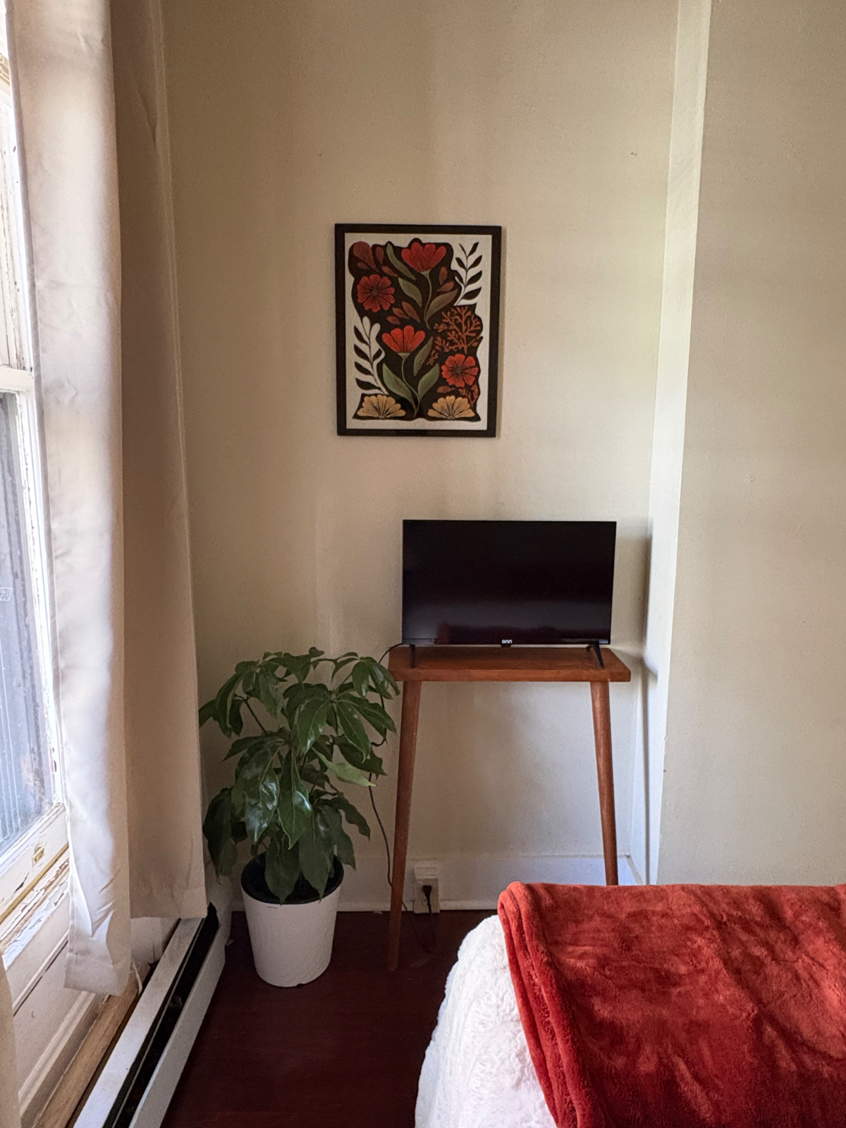 Private Bedroom in Center Square - Photo 3