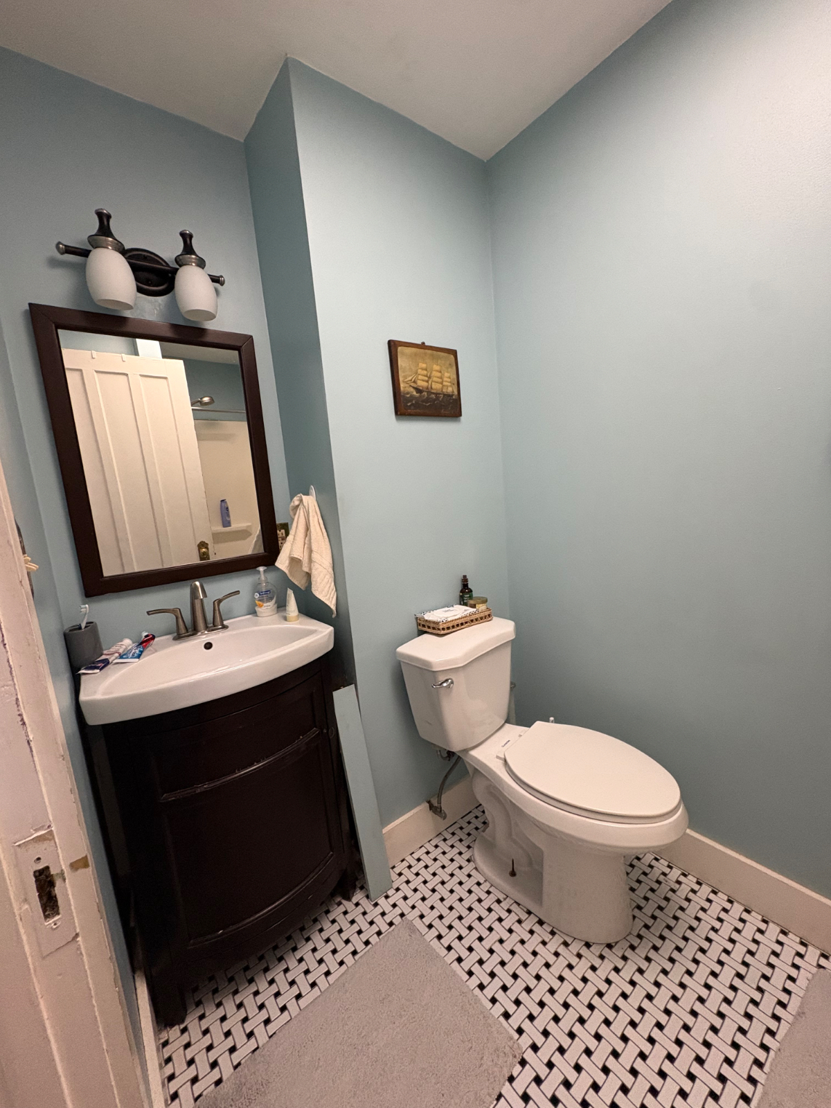 Private Bedroom in Center Square - Photo 11