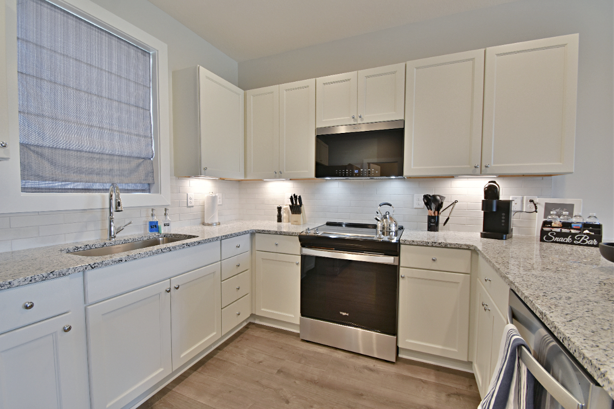 South Knox w/balcony & river view - 1 min to Sevier Ave - Photo 3