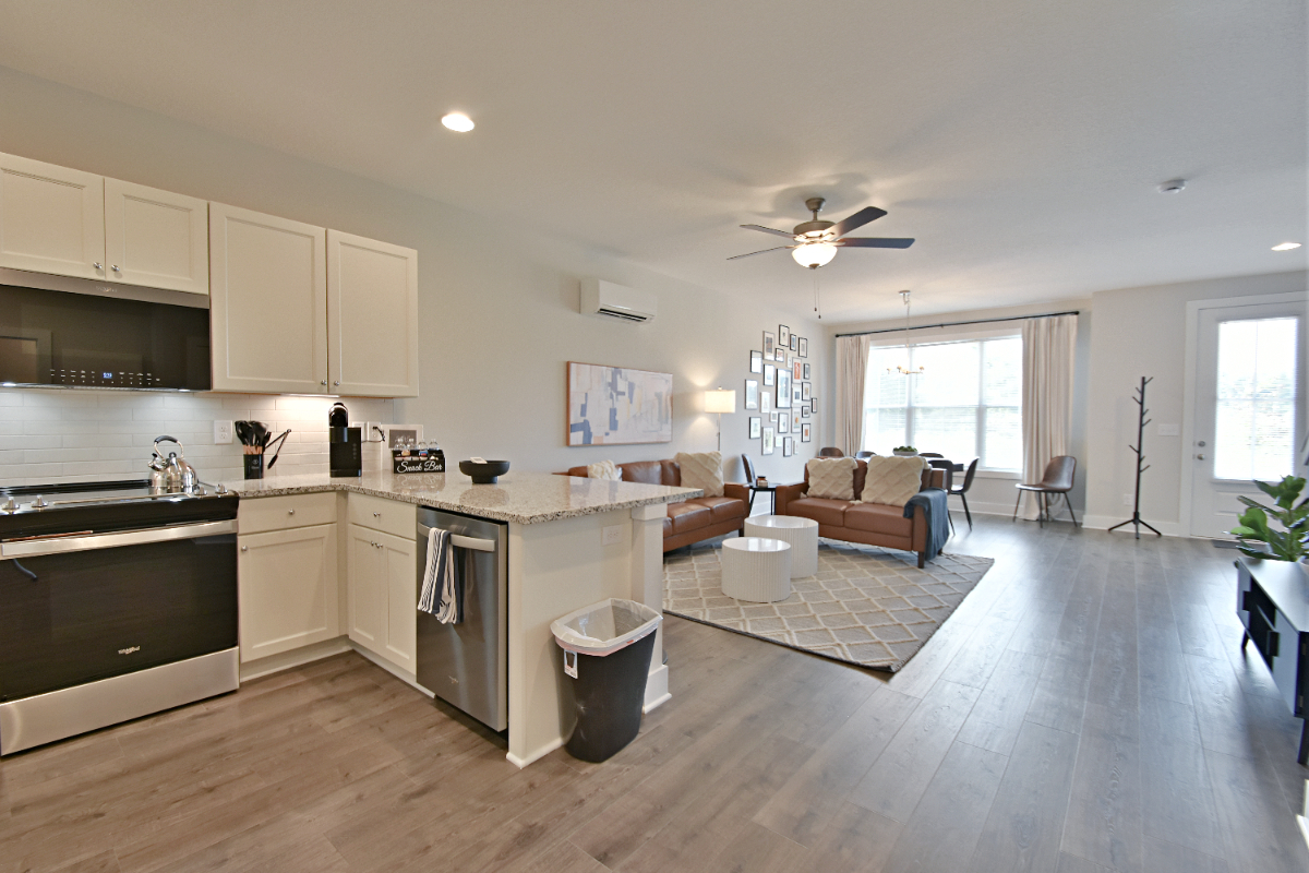 South Knox w/balcony & river view - 1 min to Sevier Ave - Photo 5