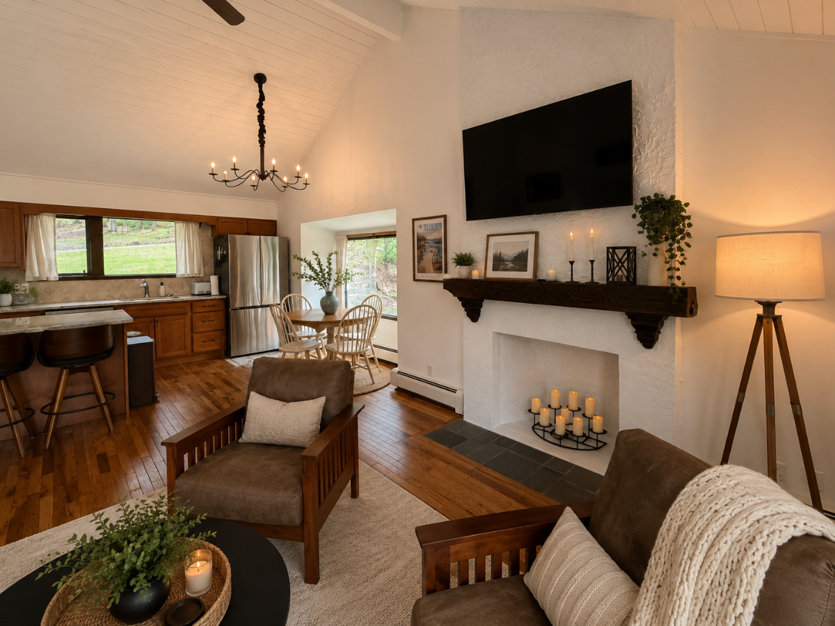 Bright, Stowe Chalet Apartment with Peekaboo Mountain Views - Photo 1
