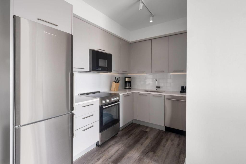One Bedroom in Perfect Navy Yard location with... - Photo 4
