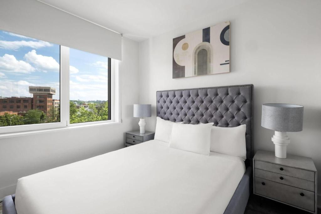 One Bedroom in Perfect Navy Yard location with... - Photo 7
