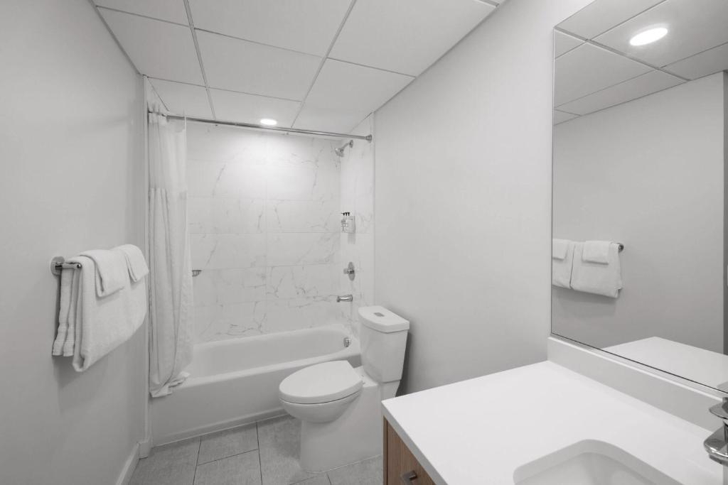 One Bedroom in Perfect Navy Yard location with... - Photo 5