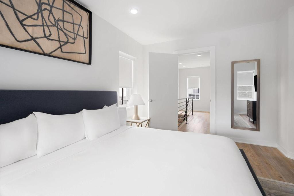 One Bedroom in Perfect Navy Yard location with... - Photo 6