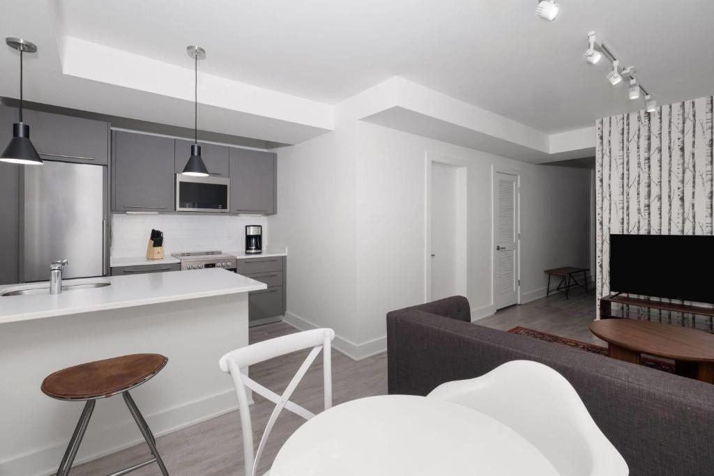 One Bedroom in Perfect Navy Yard location with... - Photo 3
