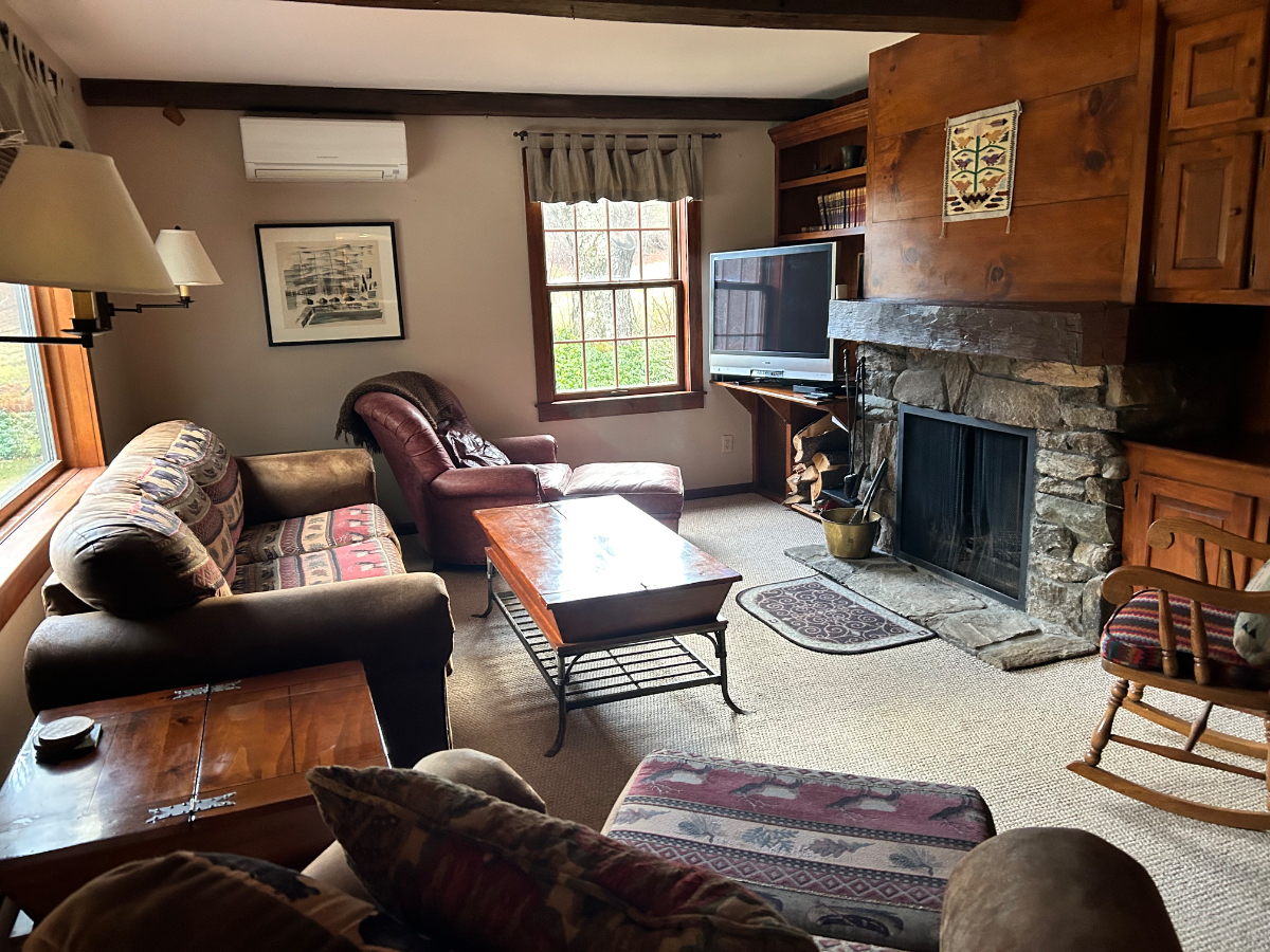 Furnished Killington Home With 4 Bedrooms Game Room And Wood Burning Fireplaces - Photo 3