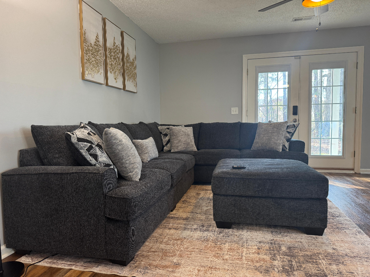 Cozy Condo Close to ECU Health, Shopping and Restaurants