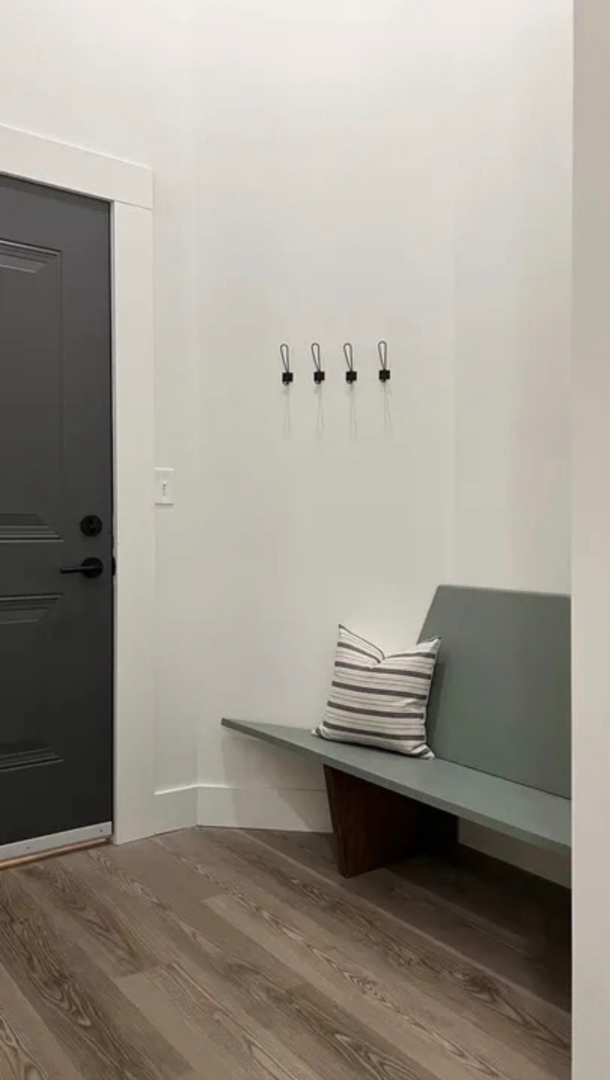 Converted warehouse apartment on a quiet downtown street - Photo 2