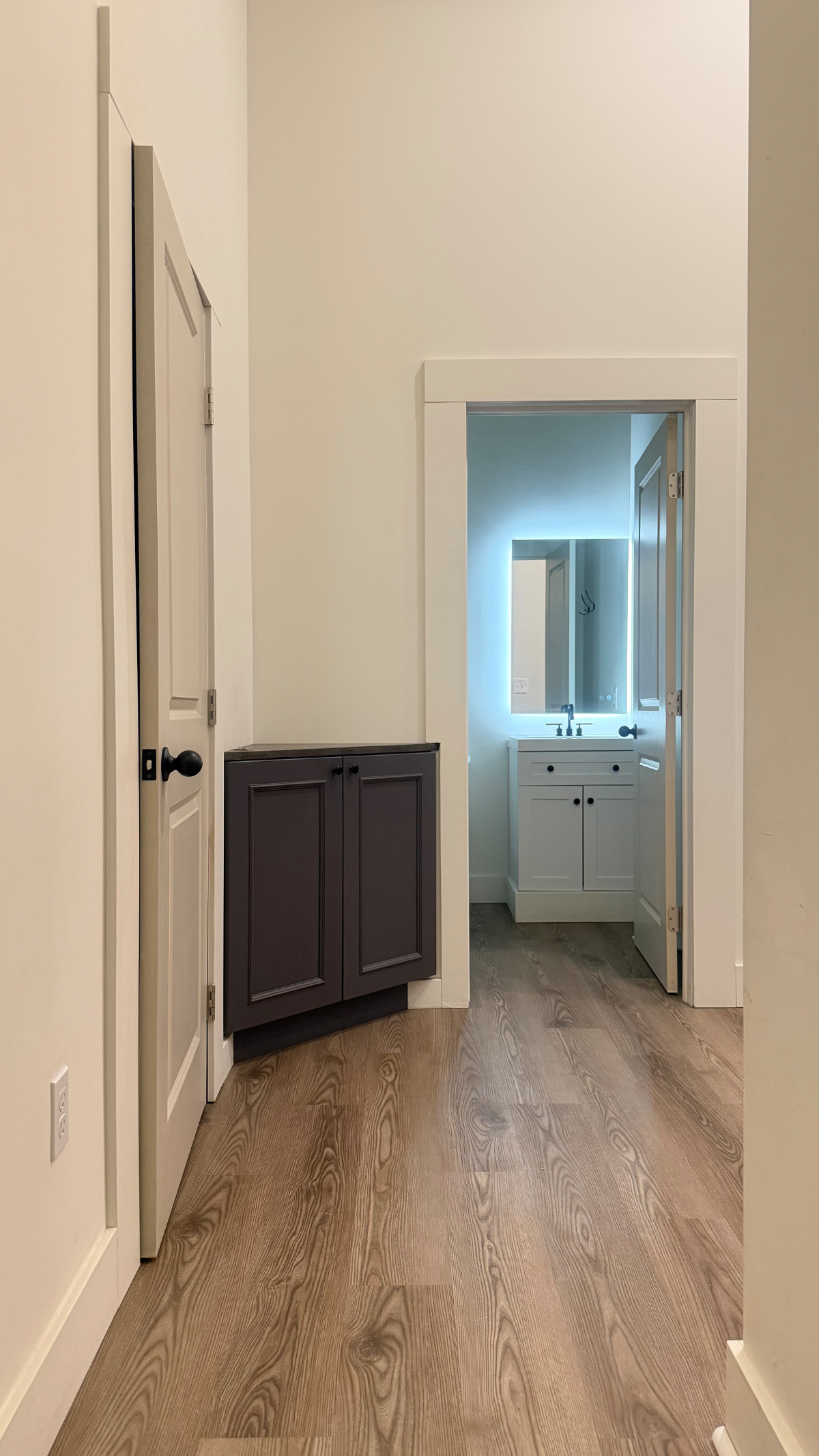 Converted warehouse apartment on a quiet downtown street - Photo 3