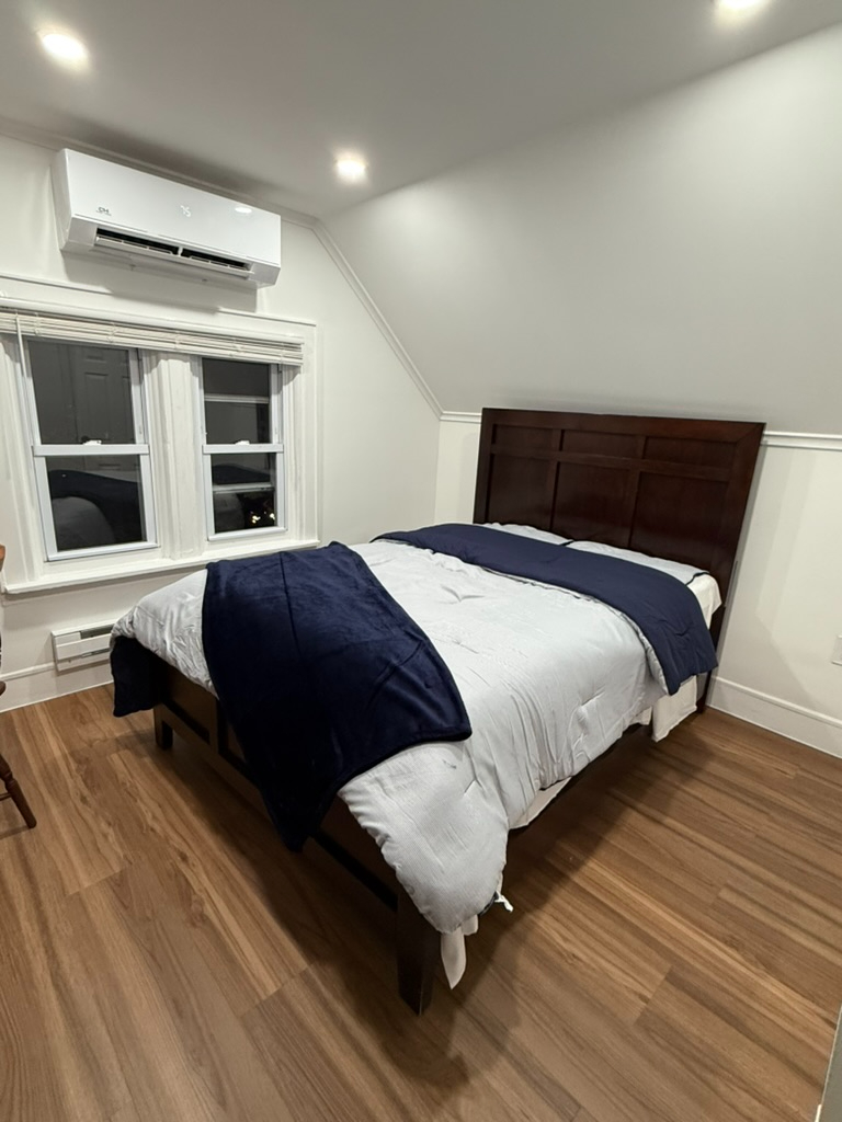 Spacious Furnished Room. Can walk to hospital - Photo 1