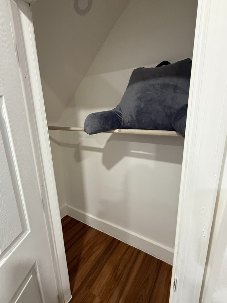 Spacious Furnished Room. Can walk to hospital - Photo 3
