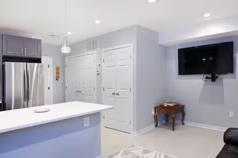 high ceiling english basement 2-bed 2-bath in Eckington/NOMA - Photo 2