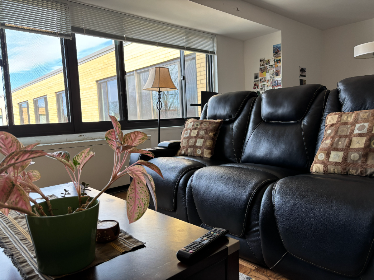 Bright Chevy Chase DC 2brm condo - top floor - Photo 2