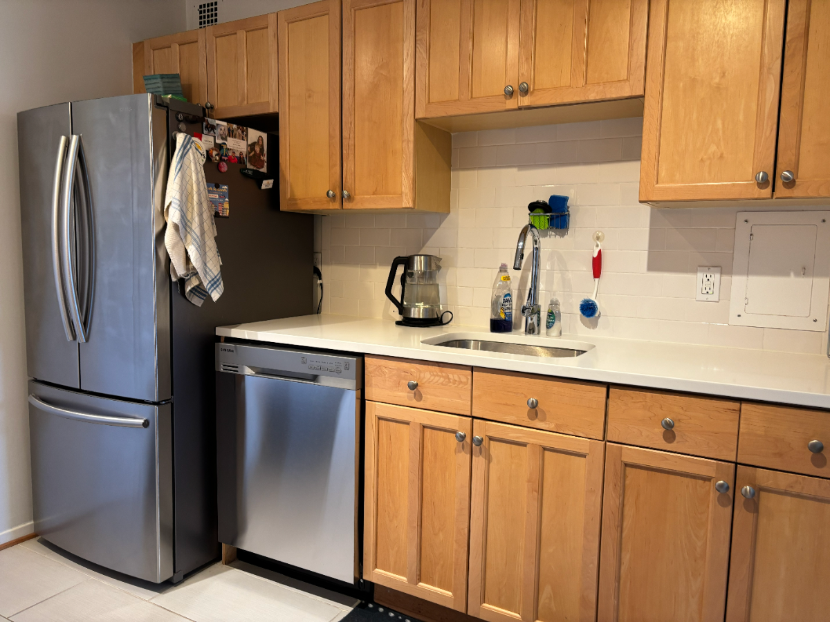 Bright Chevy Chase DC 2brm condo - top floor - Photo 6