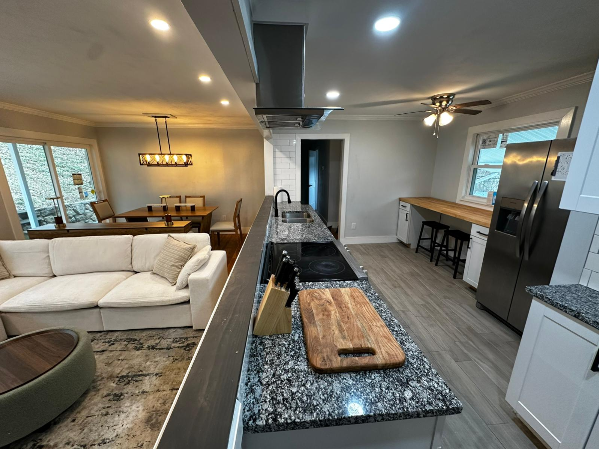 Modern 3BR Home Near CAMC & Hospitals - Travel Nurse Friendly - Photo 3