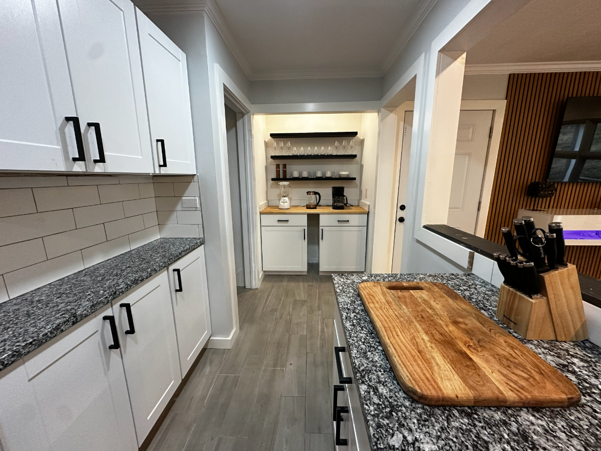 Modern 3BR Home Near CAMC & Hospitals - Travel Nurse Friendly - Photo 4