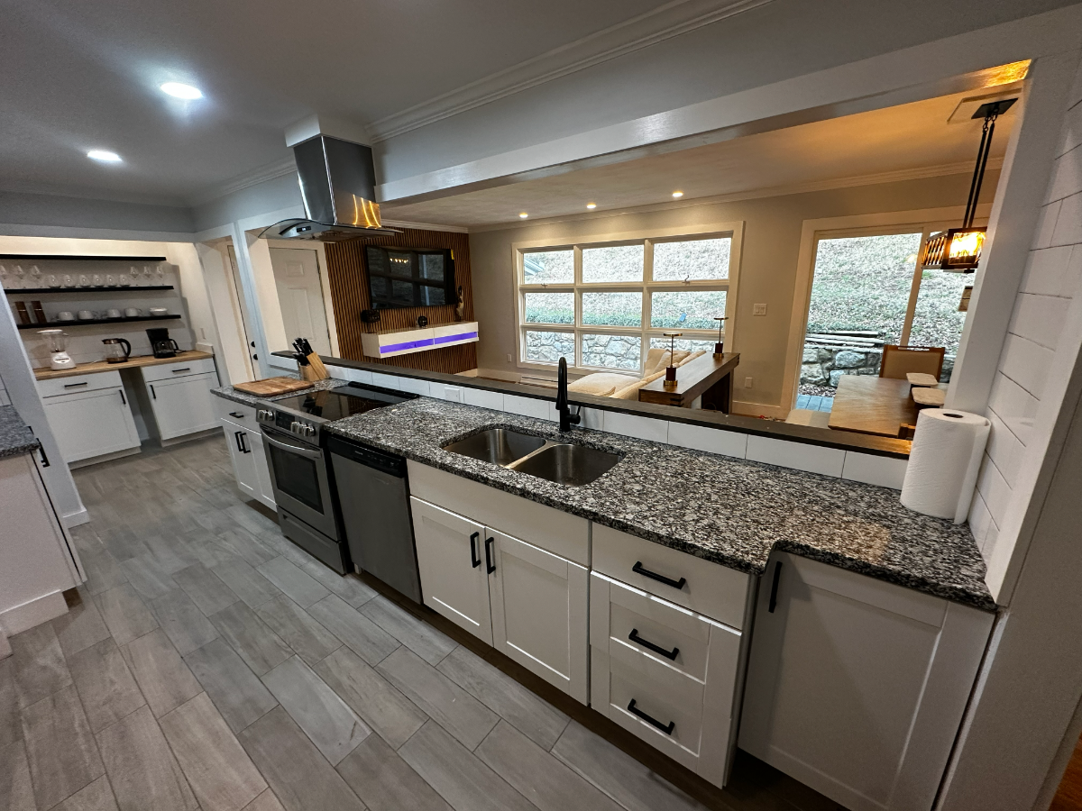Modern 3BR Home Near CAMC & Hospitals - Travel Nurse Friendly - Photo 5
