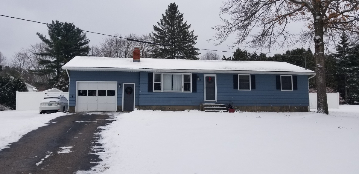 Cozy Colchester home - Photo 1