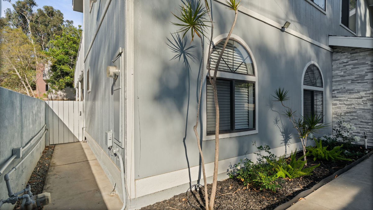 Mission Hills 2BR 1BA 1ST Floor Duplex 1.5Mi to Scripps Mercy & UCSD Hillcrest - Photo 3