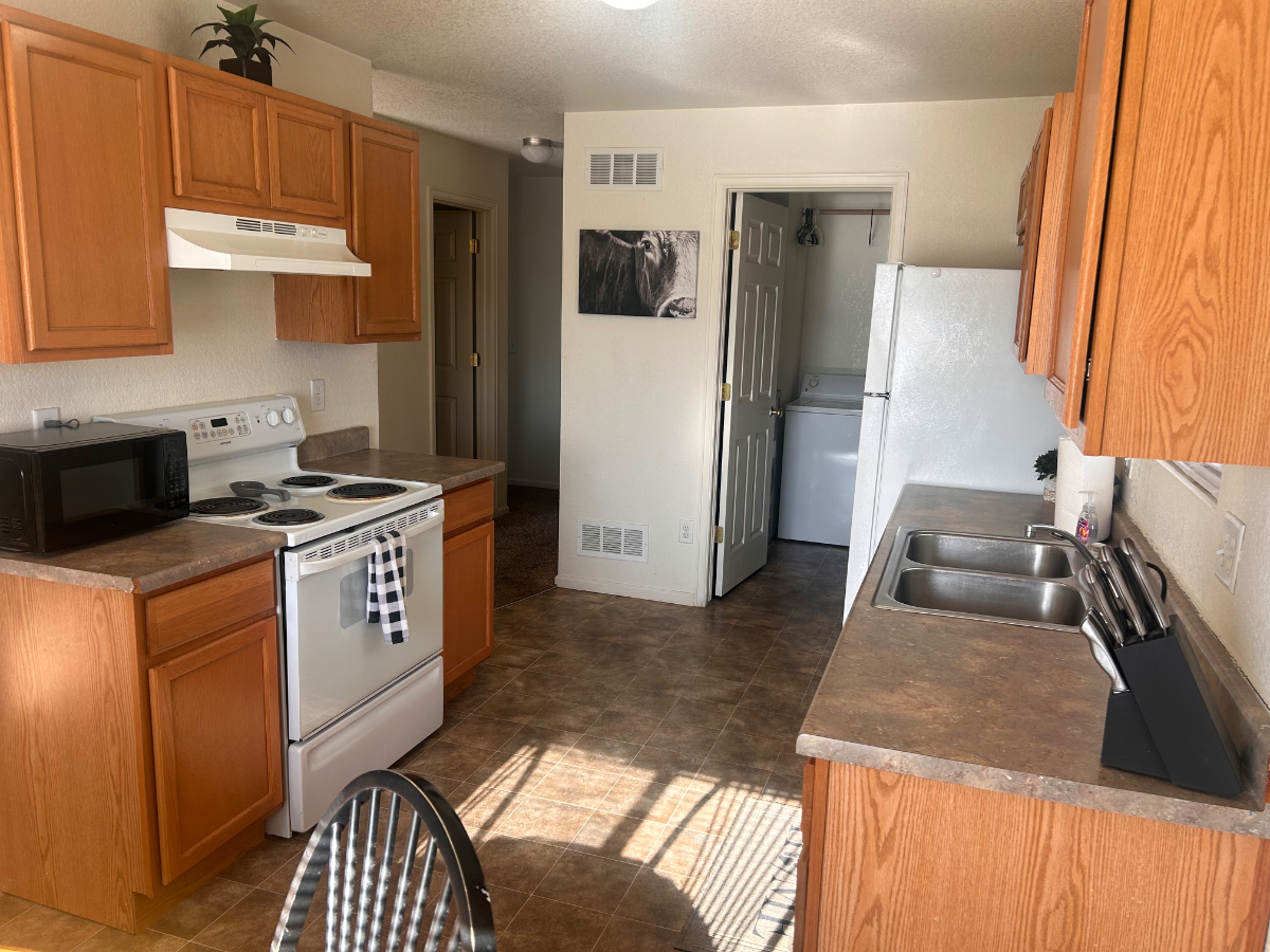 Cozy and Comfortable 2 bedroom 1.5 bath - Photo 1