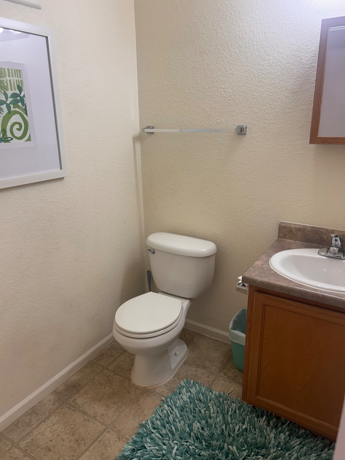 Cozy and Comfortable 2 bedroom 1.5 bath - Photo 2