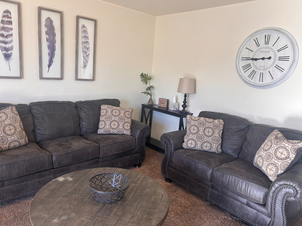 Cozy and Comfortable 2 bedroom 1.5 bath - Photo 3