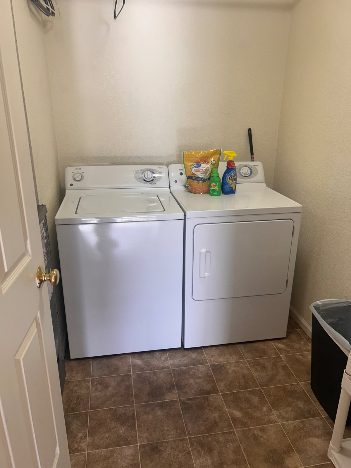 Cozy and Comfortable 2 bedroom 1.5 bath - Photo 8