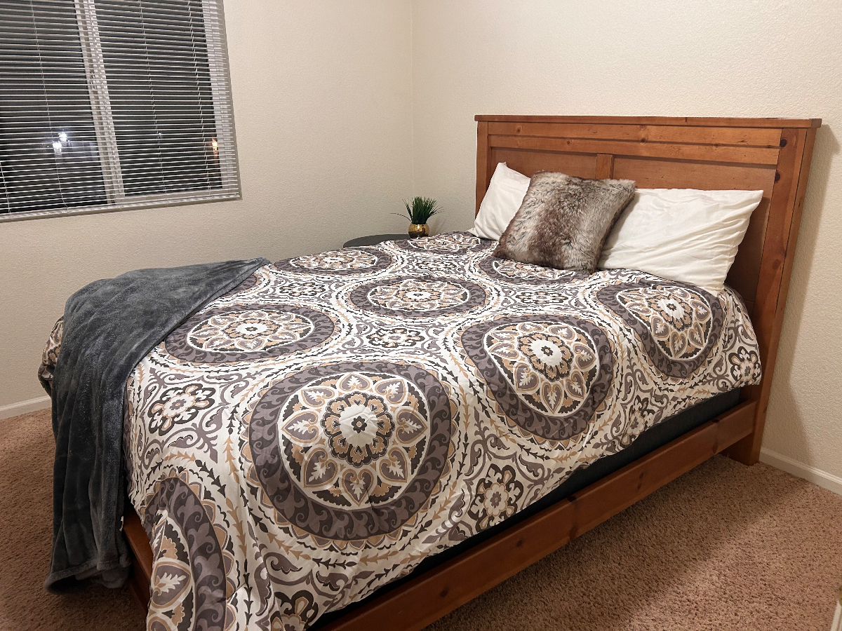 Cozy and Comfortable 2 bedroom 1.5 bath - Photo 10
