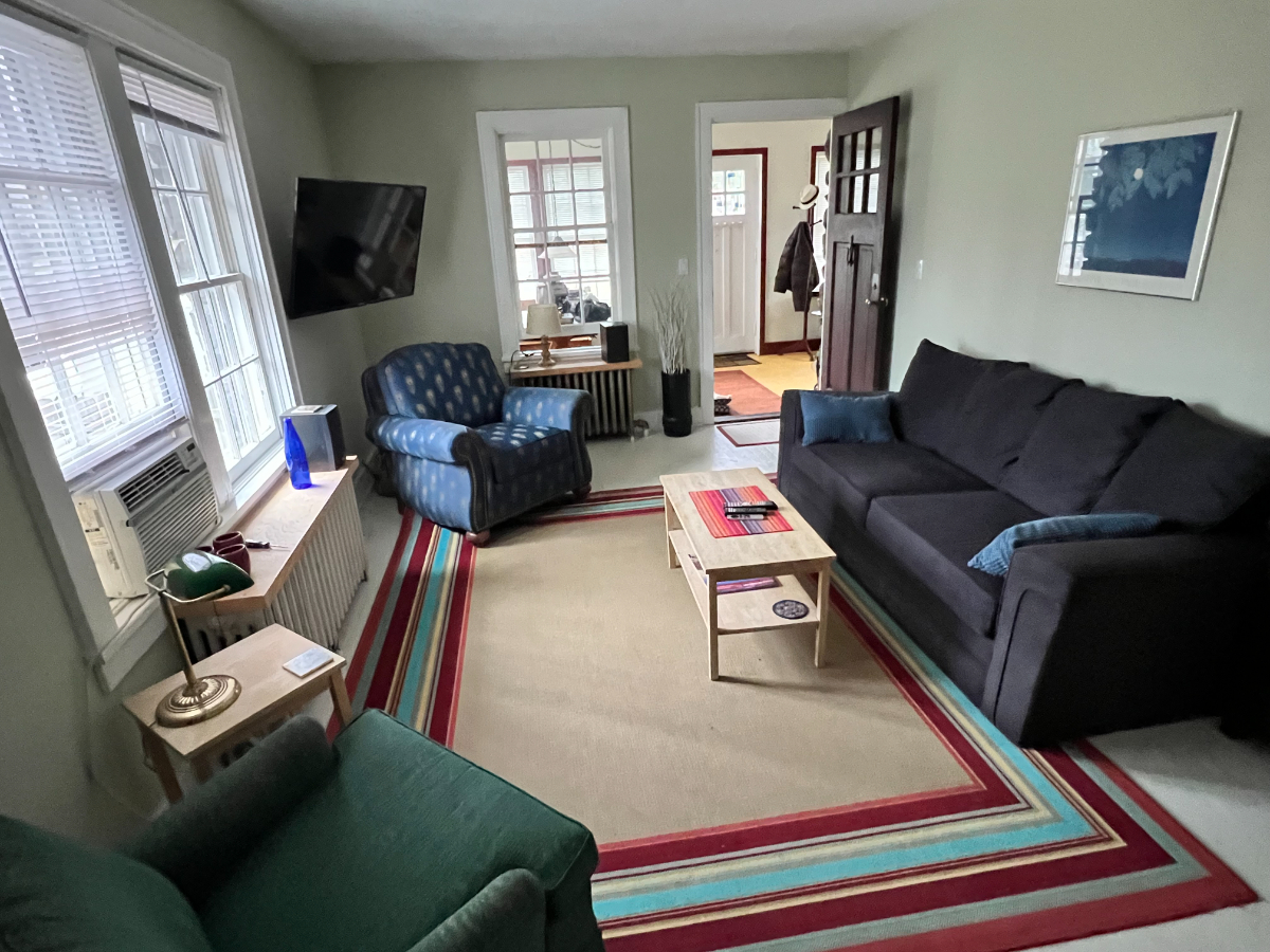 Peaceful Hudson Valley Stay Near Hospitals With Workspace, Parking And Pet Friendly Yard - Photo 2