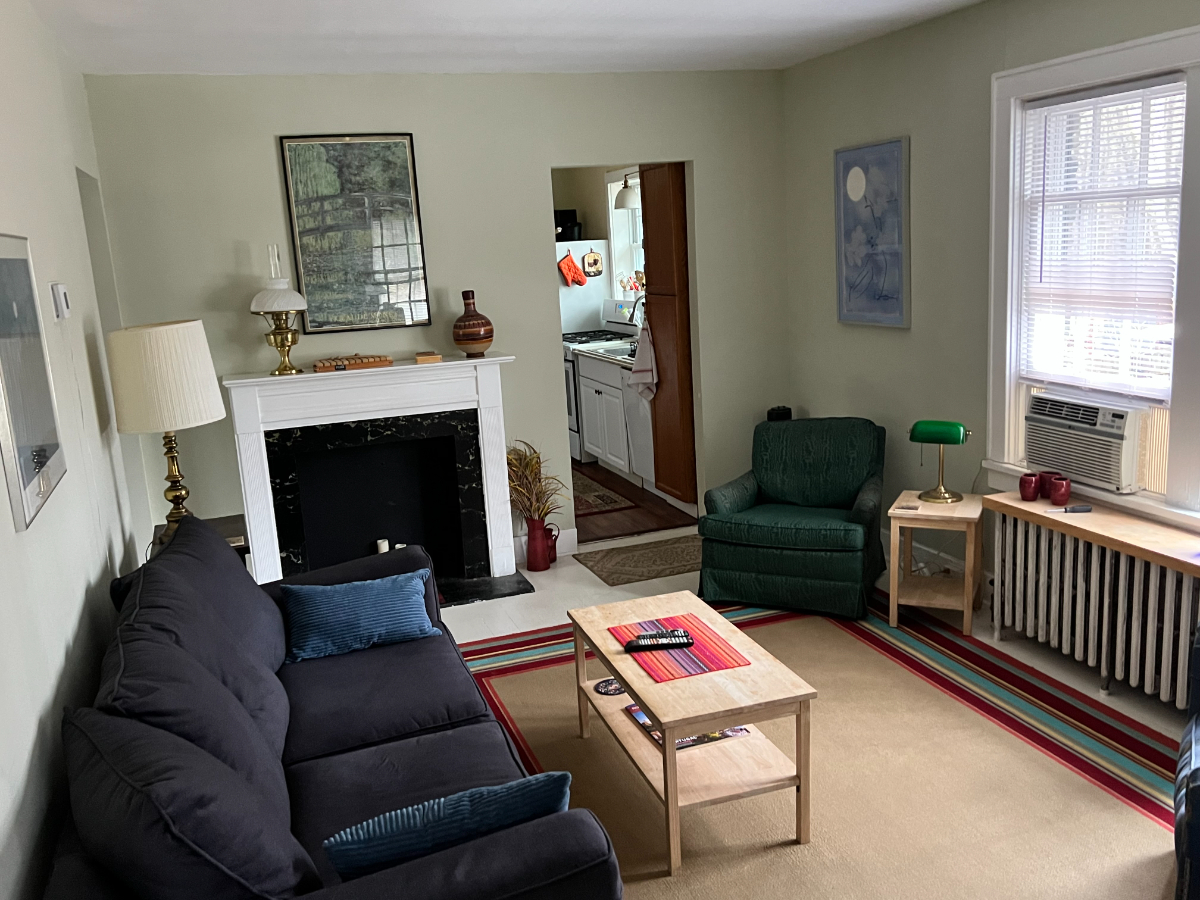 Peaceful Hudson Valley Stay Near Hospitals With Workspace, Parking And Pet Friendly Yard - Photo 4