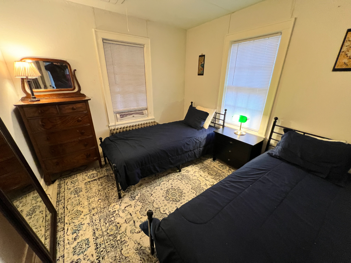 Peaceful Hudson Valley Stay Near Hospitals With Workspace, Parking And Pet Friendly Yard - Photo 11