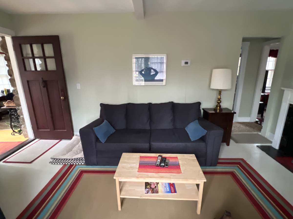 Peaceful Hudson Valley Stay Near Hospitals With Workspace, Parking And Pet Friendly Yard - Photo 5